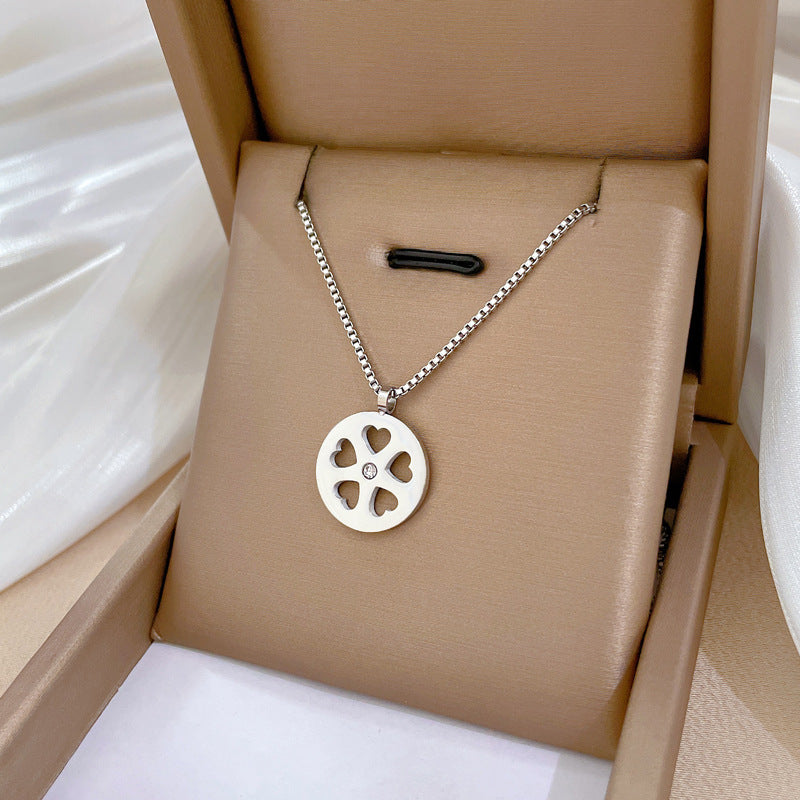 Minimalist Geometric Round Flower Pendant Necklace for Women Made of Titanium Steel with Gold Plating