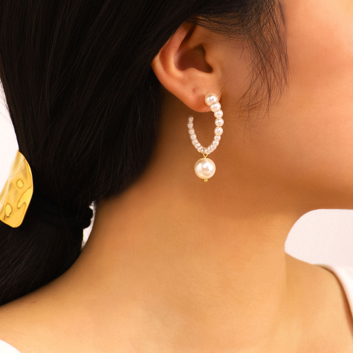 Orecchini a perla a C minimalisti in acciaio inossidabile con placcatura in oro 18 carati da donna