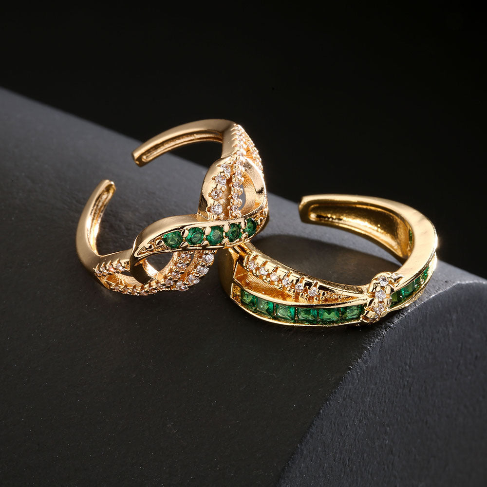 Anello aperto geometrico minimalista da donna in ottone placcato oro 18 carati con intarsio di zirconi
