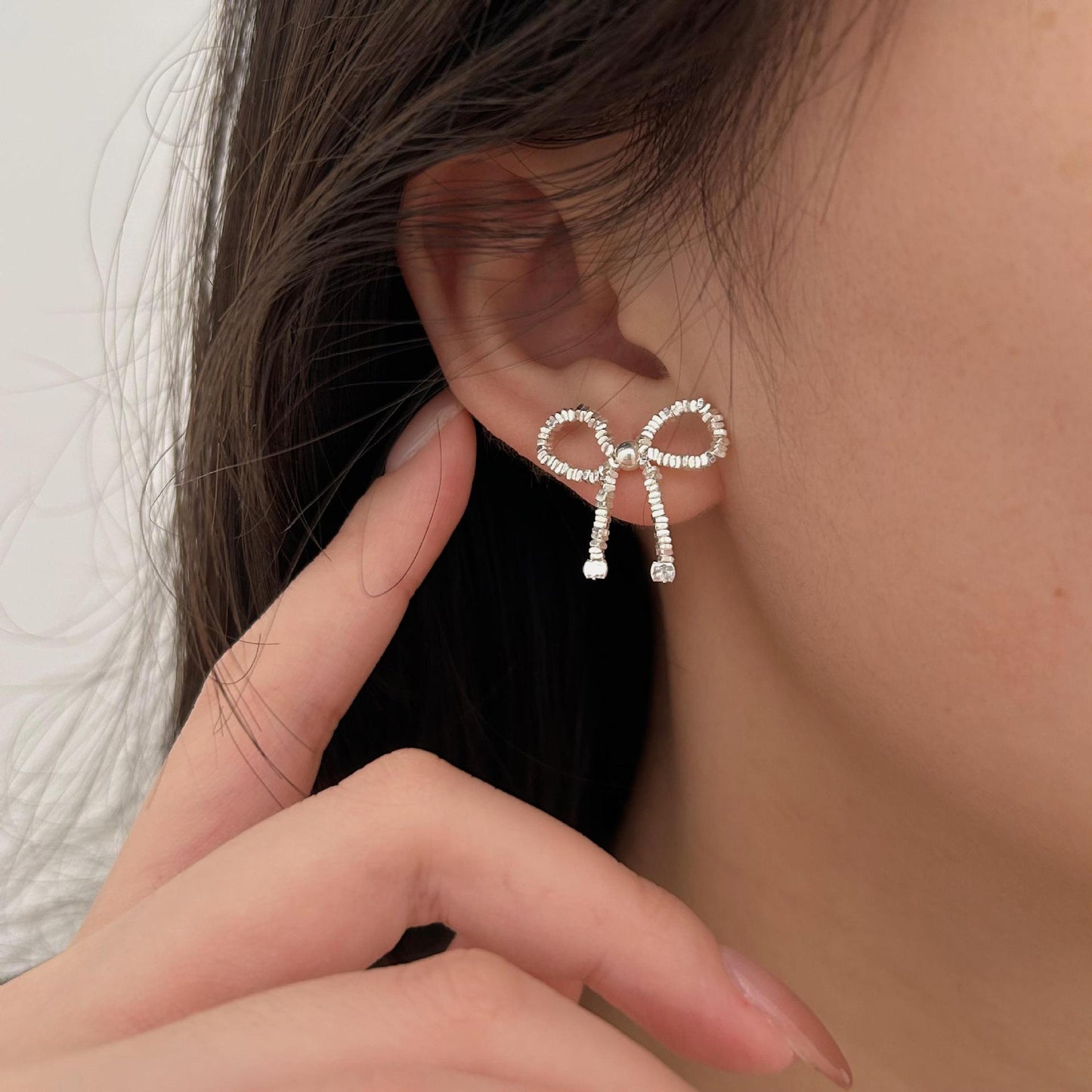 Orecchini a perno con fiocco placcati in argento sterling 925, stile minimalista e dolce