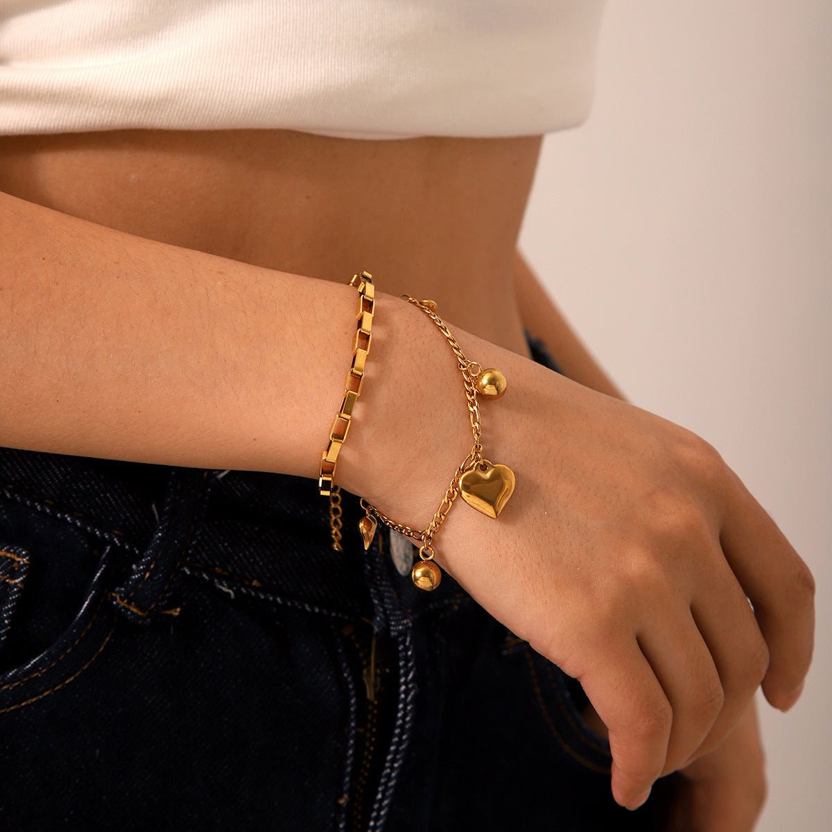 Elegante bracciale a catena da donna placcato oro 18 carati in acciaio inossidabile con ciondolo a doppio strato a forma di cuore