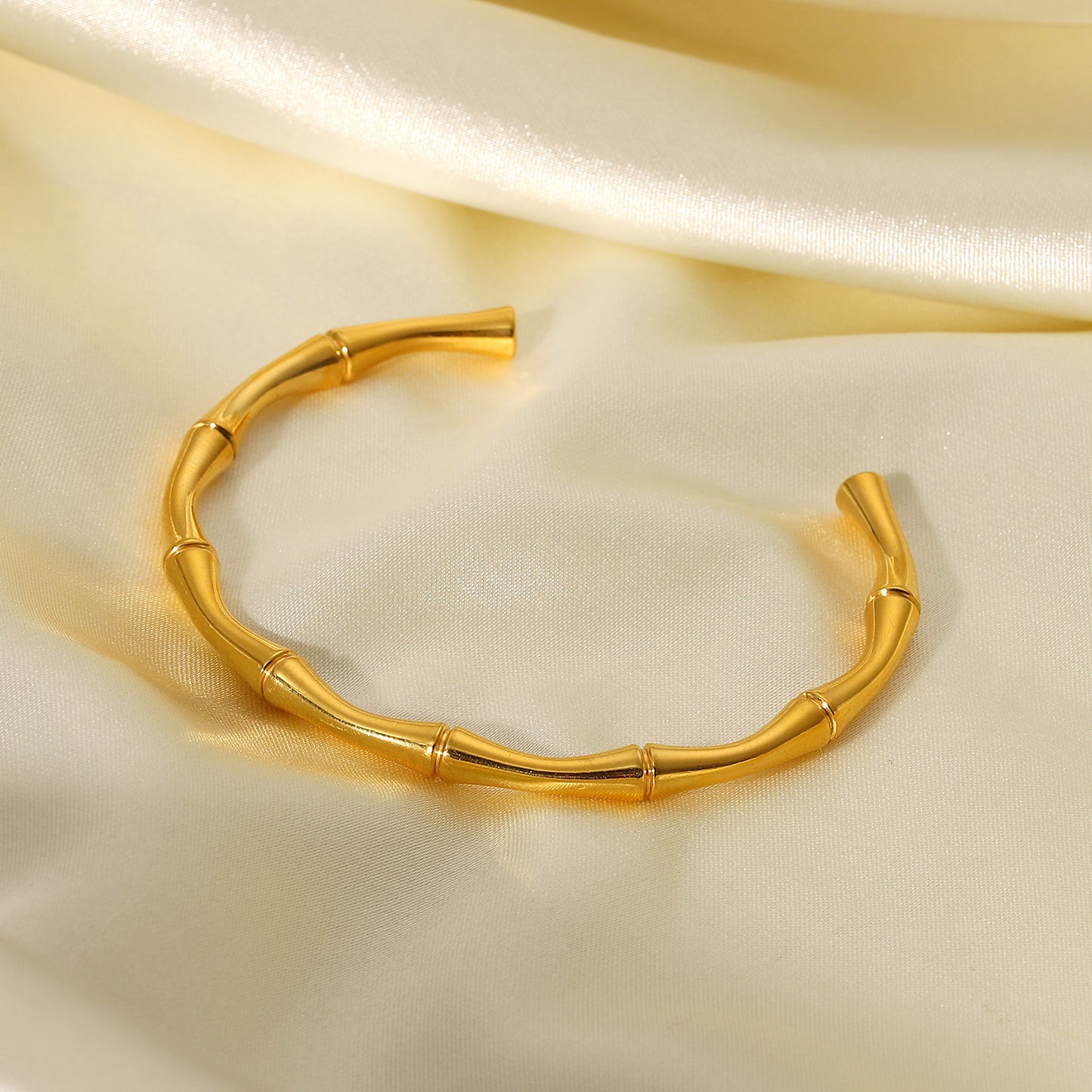 Pulsera de puño estilo dibujo animado con nudos de bambú geométricos para mujer en acero inoxidable con baño de oro de 18K