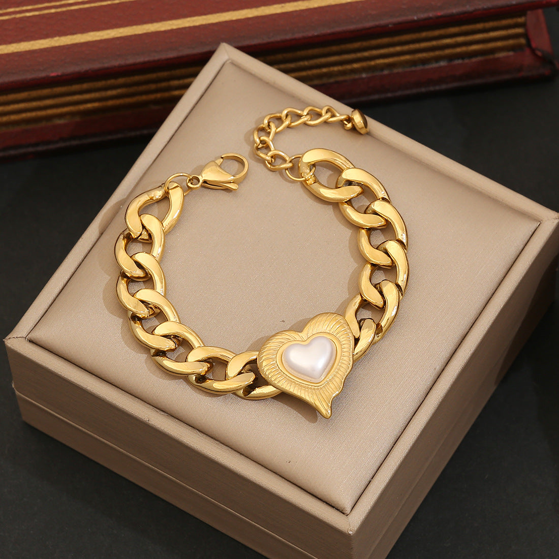 Fashionable Heart-Shaped Stainless Steel Necklace Set with Plated Finish for Women