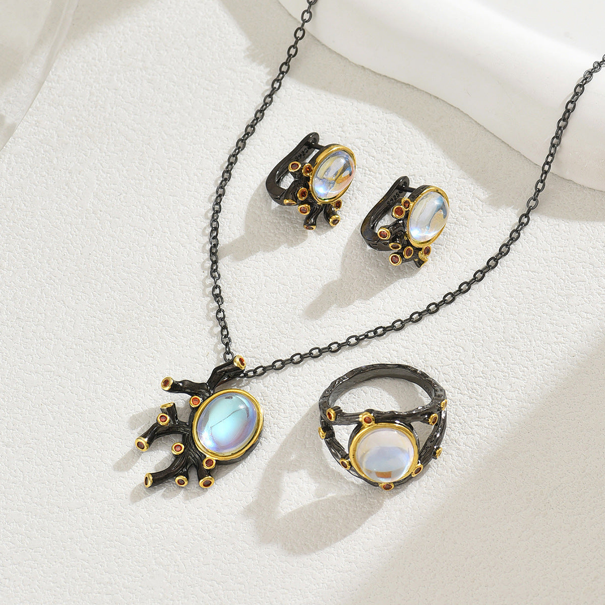 Collar, Anillo y Pendientes de Cobre con Incrustaciones de Piedra Lunar de Estilo Geométrico para Mujer con Elementos de Diseño Ovalados, Octogonales, Biselados, Cuadrados y Lineales