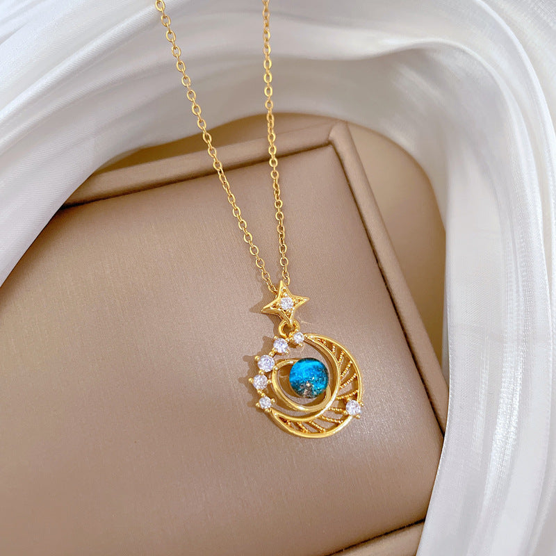 Collar con colgante de estrella y luna estilo dibujo animado de acero de titanio con incrustaciones de diamantes de imitación para mujeres y hombres