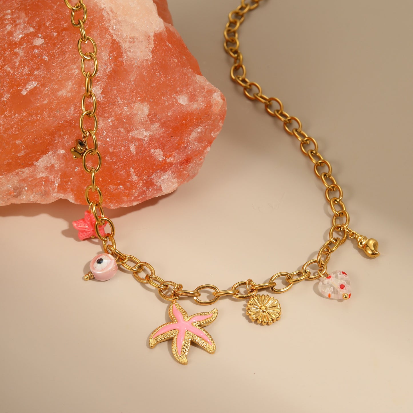 Elegante collar con colgante de acero inoxidable con forma de estrella y acabado chapado para mujer