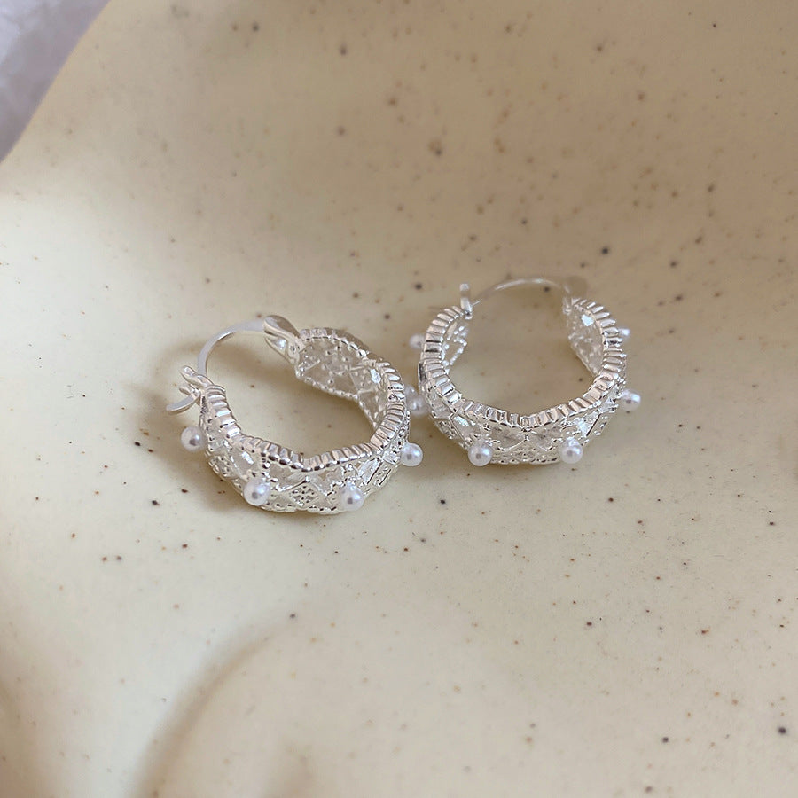 Pendientes de botón minimalistas, elegantes, geométricos con perlas y postes de acero chapado para mujer