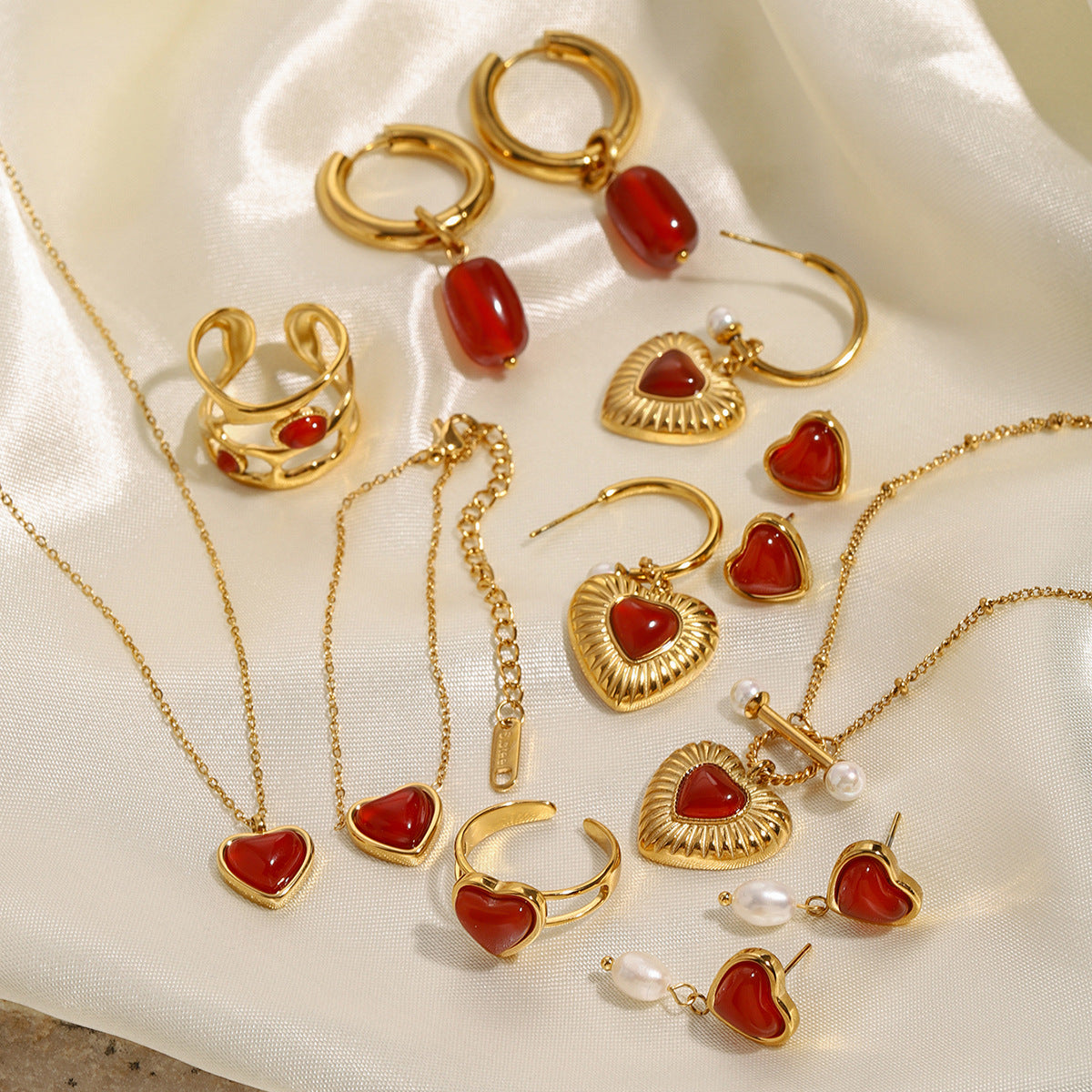 Collana con ciondolo a cuore in acciaio inossidabile placcato oro 18 carati per donna europeo-americana