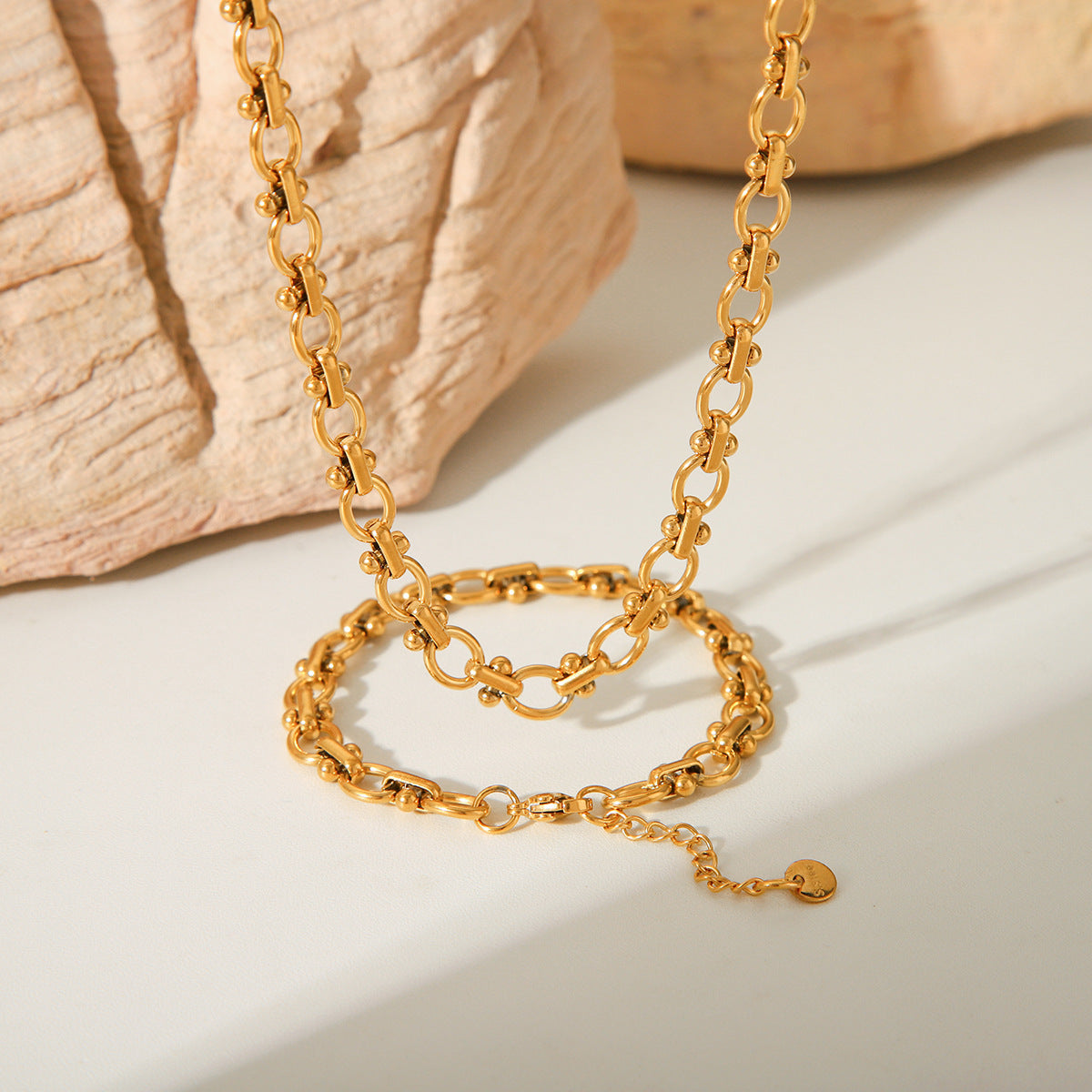 Minimalist Geometric Titanium Steel Necklace for Women with Electroplated Finish and Handmade Chain