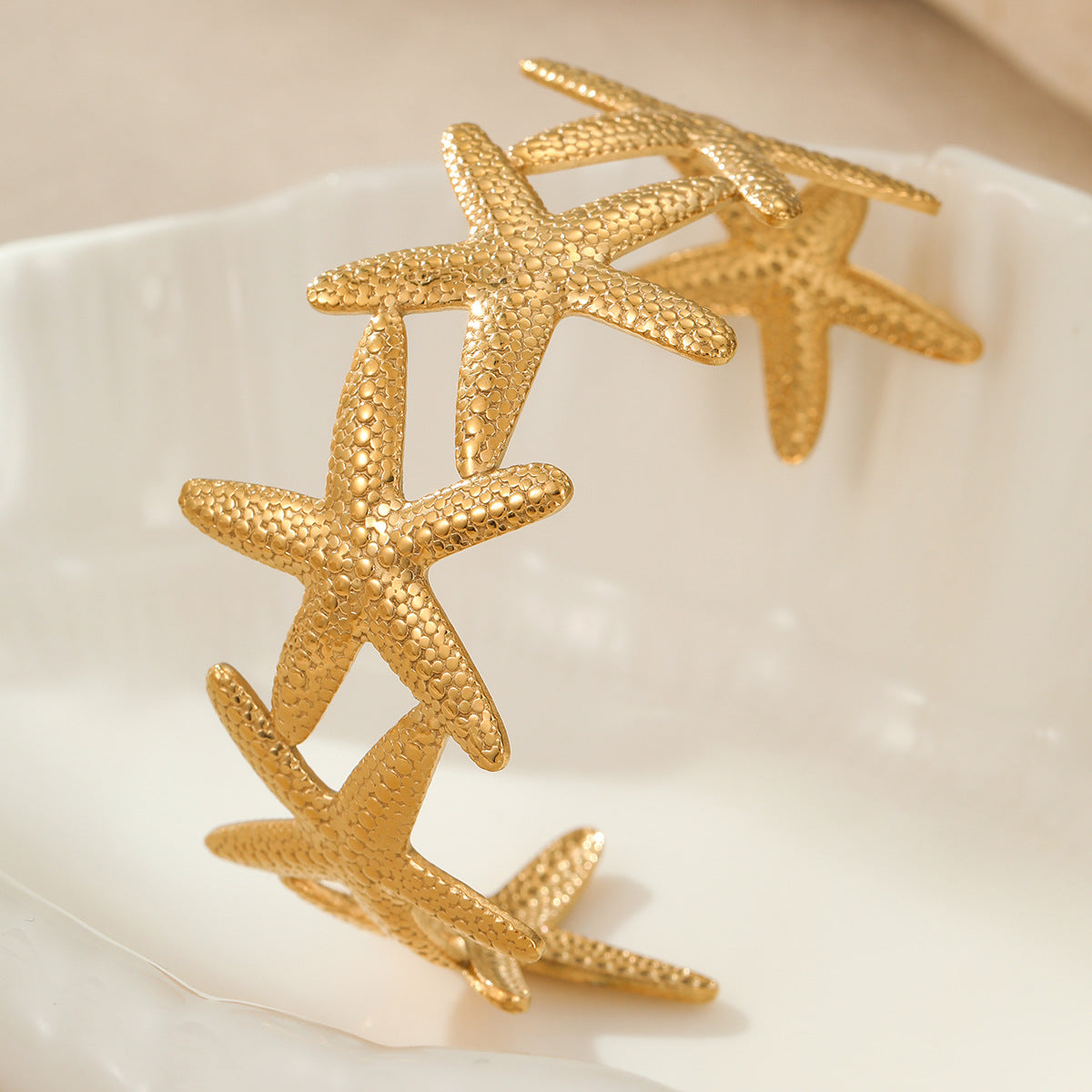 Elegante Bracciale da Donna a Stella Marina in Acciaio Inossidabile con Finitura Placcata, Design Geometrico, Accessorio alla Moda