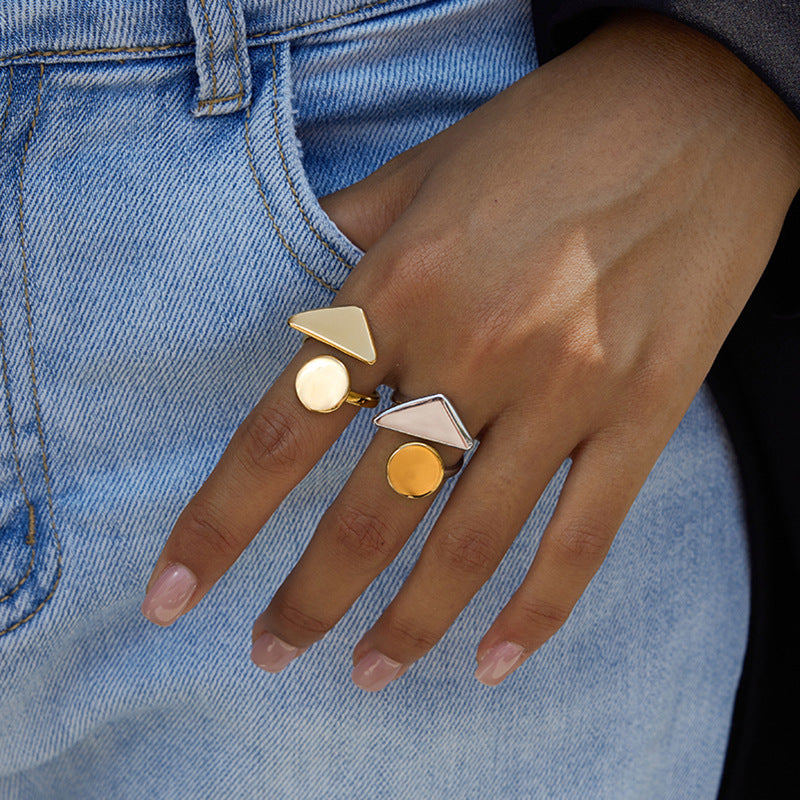 Anillo de acero de titanio geométrico para mujer con acabado chapado, accesorio de moda moderno y minimalista