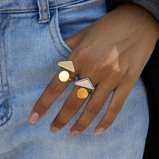 Anillo de acero de titanio geométrico para mujer con acabado chapado, accesorio de moda moderno y minimalista