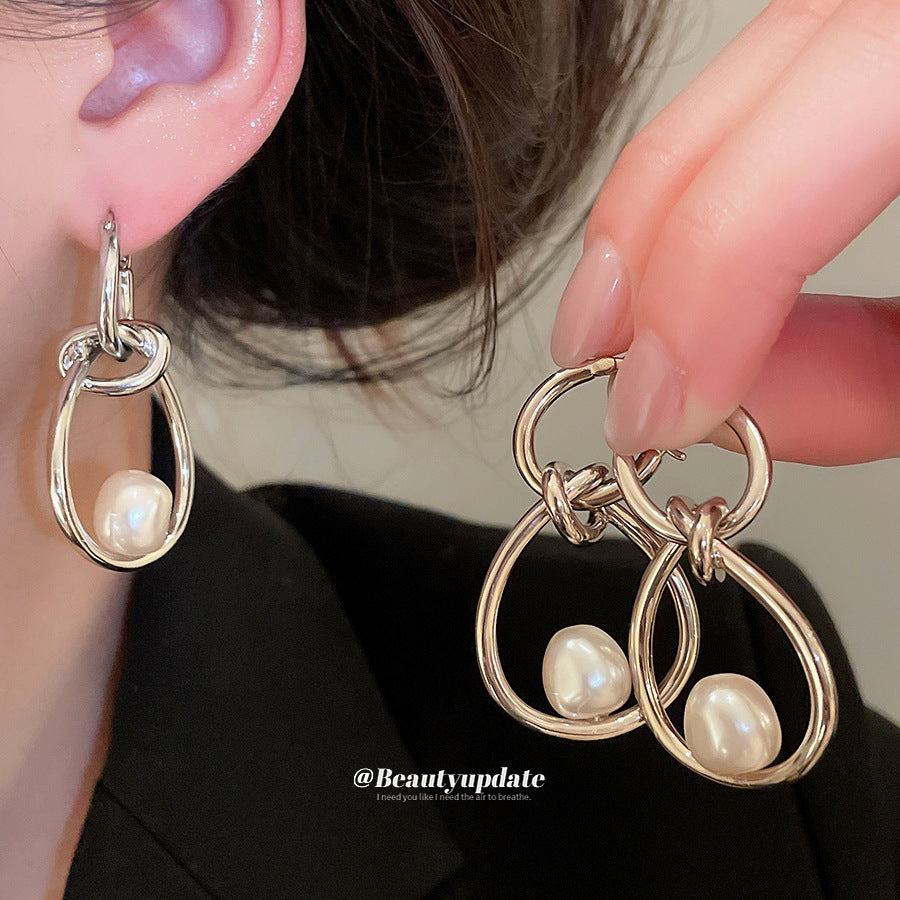 Orecchini a perno con perla irregolare minimalista e design geometrico, perni in acciaio galvanizzato, gioielli da donna stile lussuoso