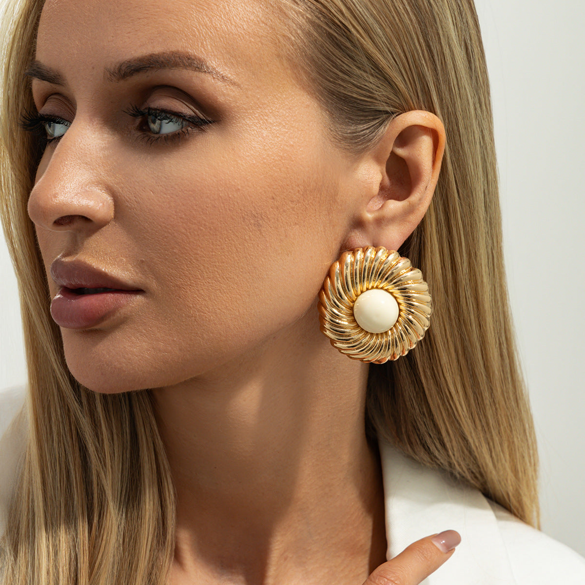 Minimalist Geometric Round Threaded Zinc Alloy Plated Earrings for Women