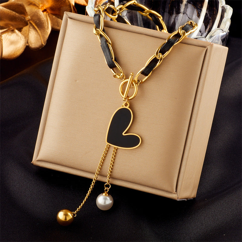Collar con colgante de corazón y mariposa irregular minimalista de moda en acero inoxidable con acabado chapado para mujer