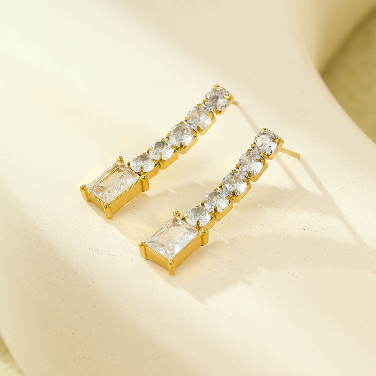 Elegantes Pendientes Colgantes Cuadrados de Acero Inoxidable con Acentos de Zirconia para Mujer, Acabado Bañado, para Vestimenta de Oficina a la Moda