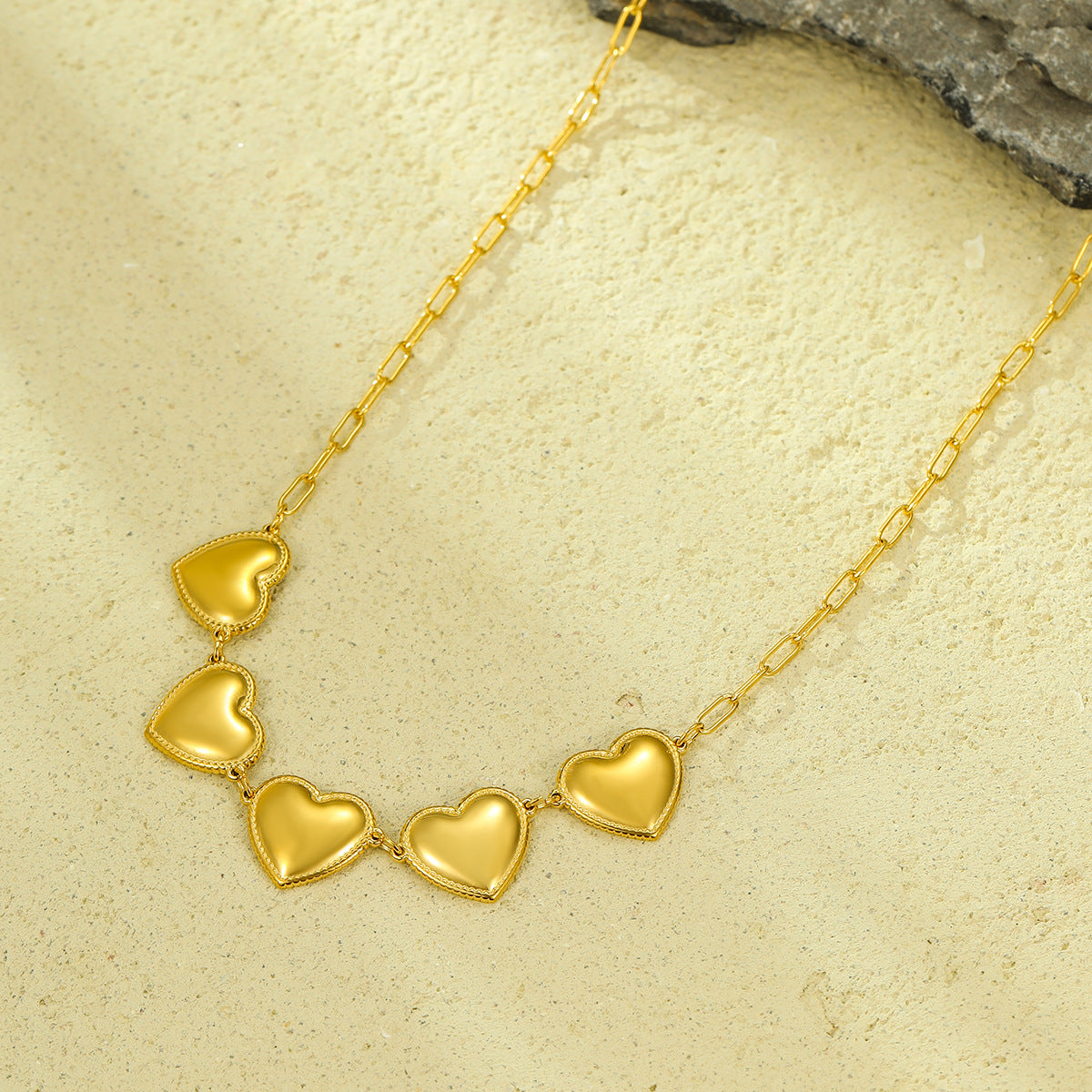 Collana con Medaglione a Cuore alla Moda in Acciaio Inossidabile Placcato Oro 18K da Donna