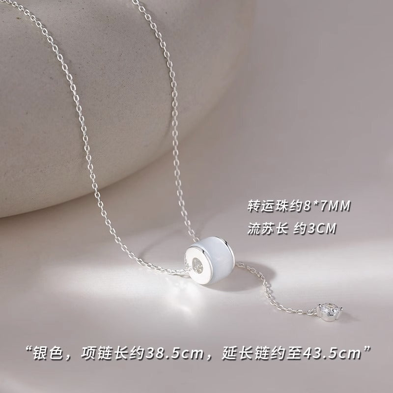 Collar con Cruz Minimalista con Forma de Cintura en Acero de Titanio con Acabado de Oro Galvanizado para Mujer