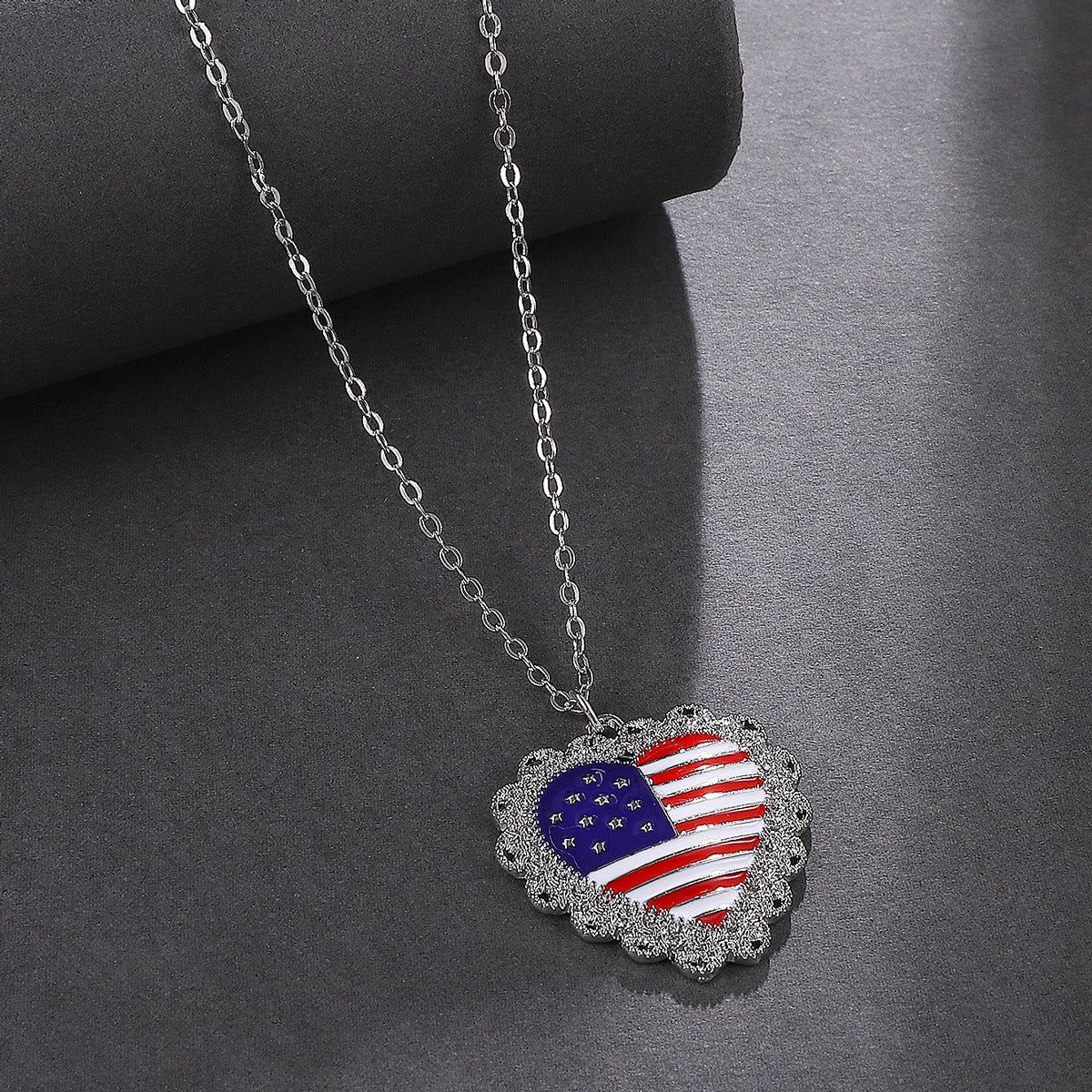 Minimalist Rhinestone Inlaid Heart & Wing Pendant Zinc Alloy Necklace with Cable Chain