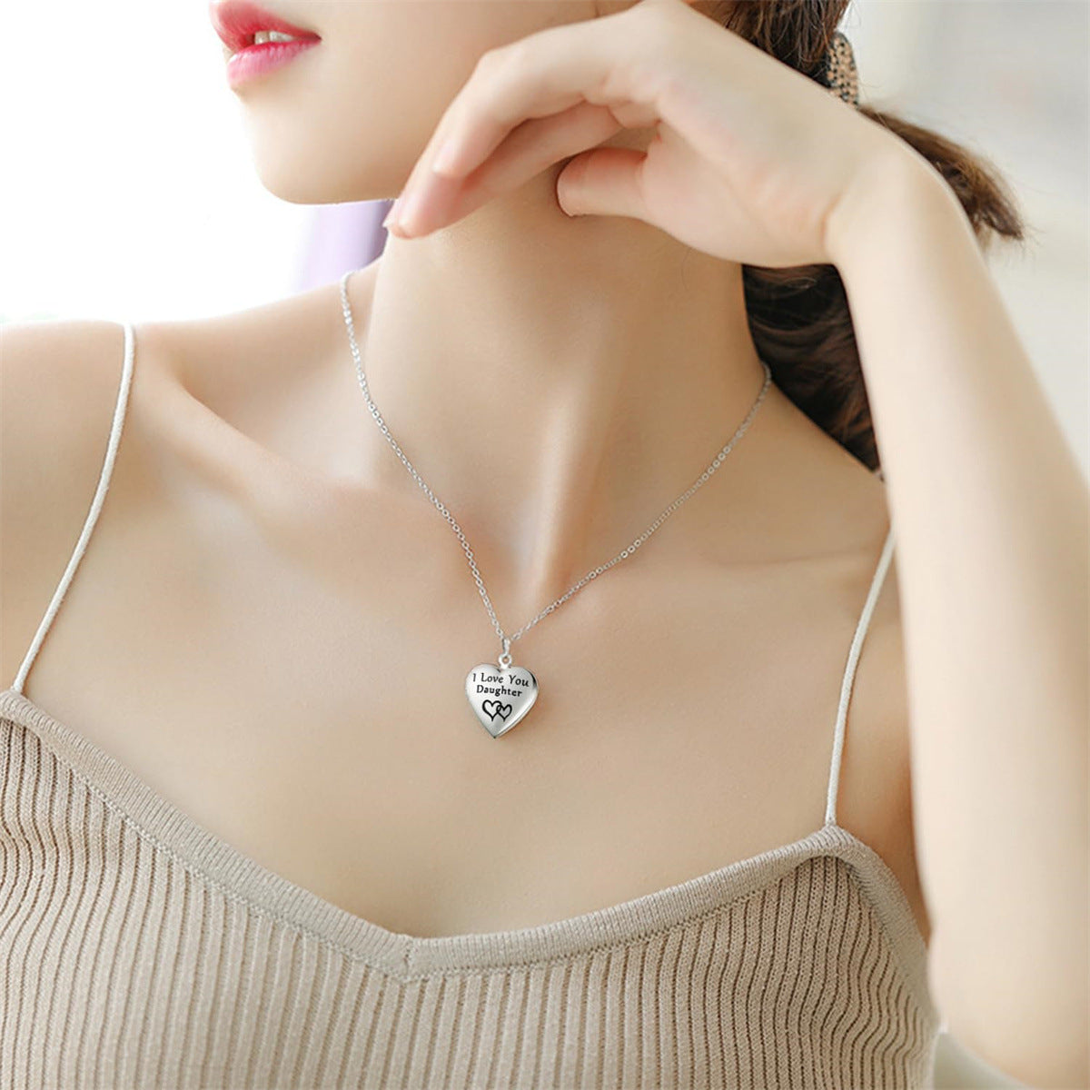 Natural Style Heart-Shaped Stainless Steel Pendant Necklace with Opening Photo Frame and Engraving Capability for Women