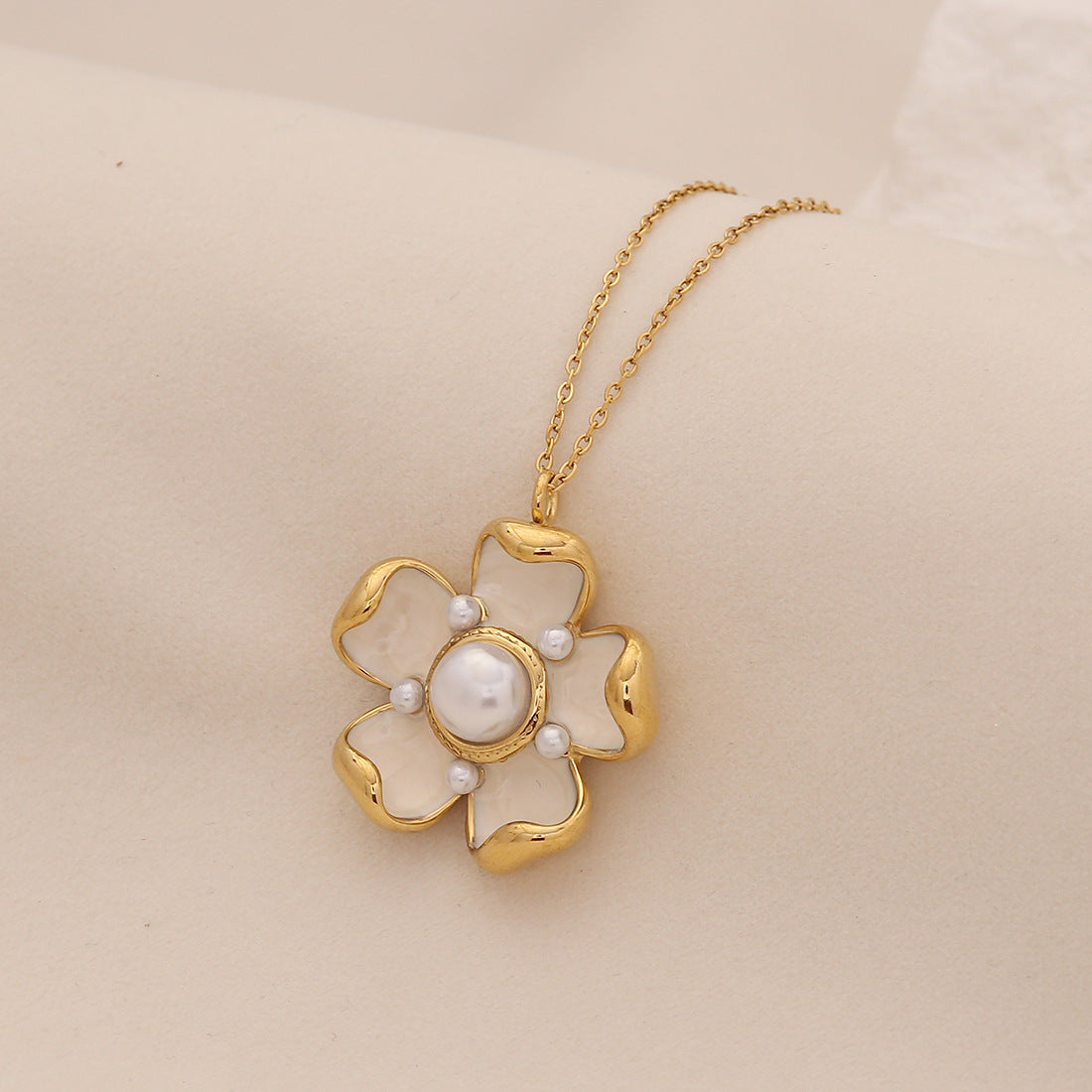Fashionable Floral Pearl-Look 3D Flower Stainless Steel Pendant Necklace for Women