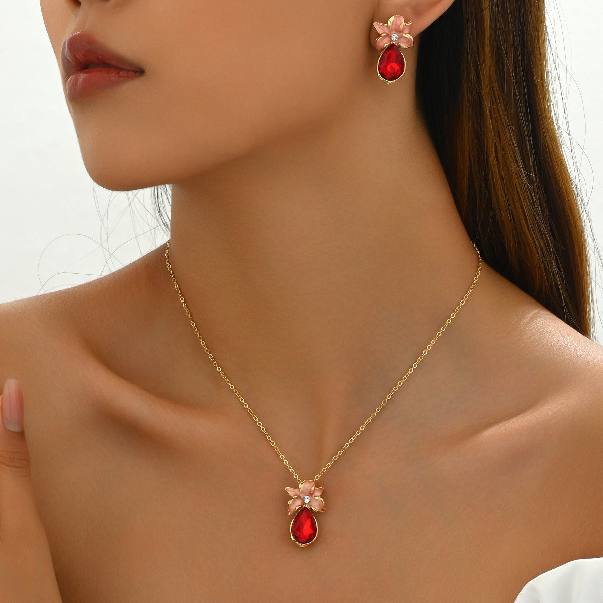 Collar con colgante floral minimalista con incrustaciones de circonita en cadena de cobre para mujer