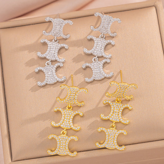 Aretes de oro laminado con forma de letra minimalista de lujo para mujer con acabado hipoalergénico
