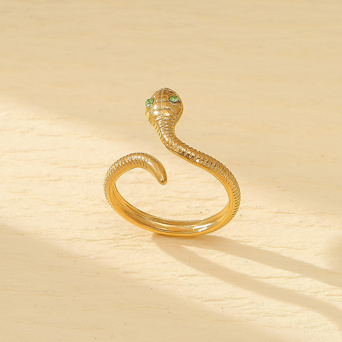 Set di orecchini, bracciale e anello da donna in acciaio al titanio a forma di serpente, placcato e alla moda