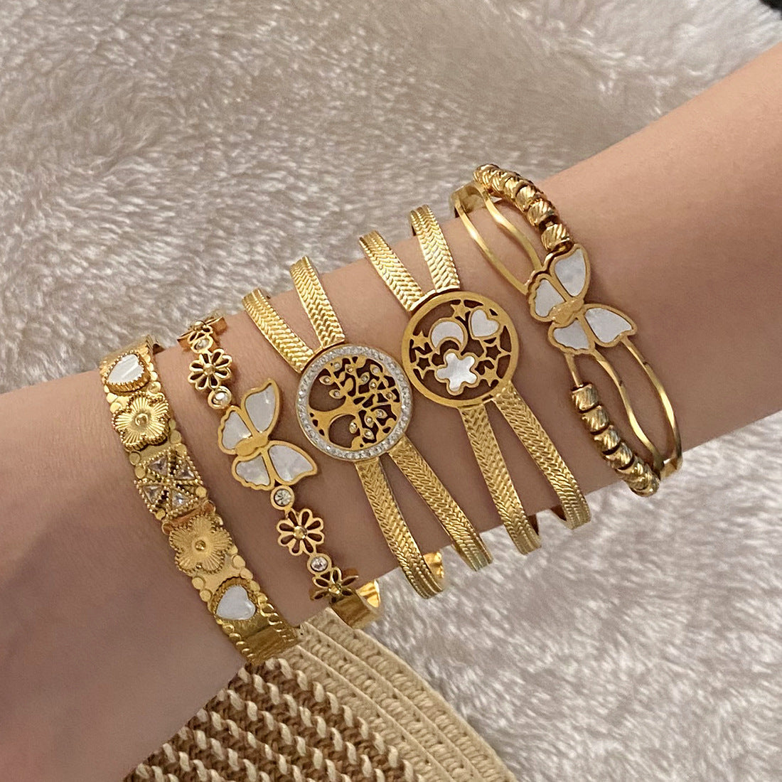 Braccialetto alla moda in stile OL con farfalla, motivi a cuore e floreali, bracciale in acciaio inossidabile galvanizzato