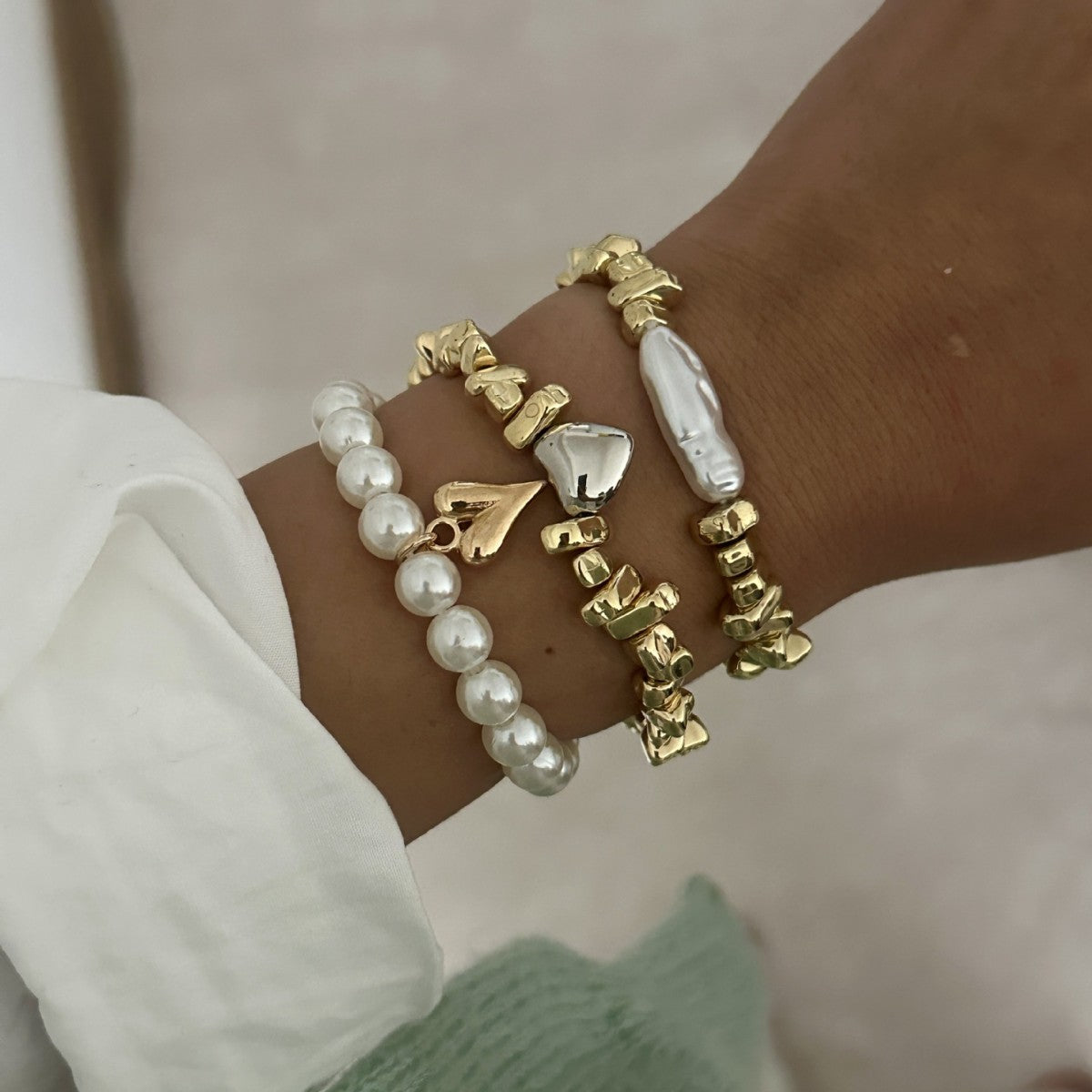 Bracciale in acrilico con cuore geometrico, perle e perline, modello Sweet Streetwear