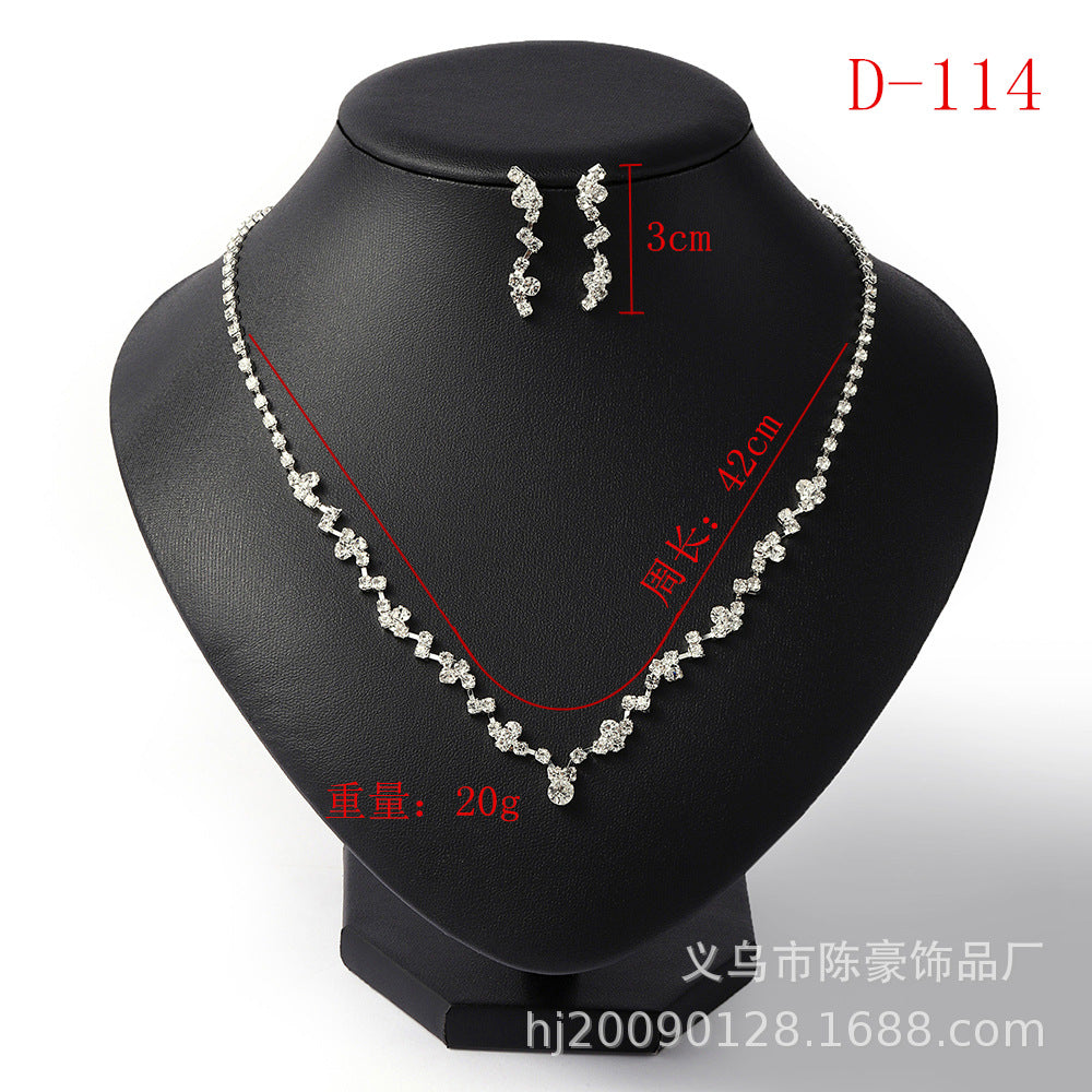 Fashionable Water-Drop Pendant Necklace and Earrings Set for Women with Rhinestone Inlay in Alloy, Wavy Chain Style