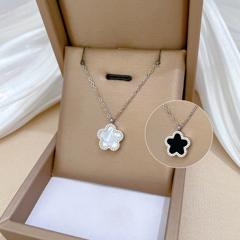 Minimalist Titanium Steel Double-Sided Five-Petal Flower Pendant Necklace for Women and Men with Gold-Plated Finish and Clavicle Chain Design