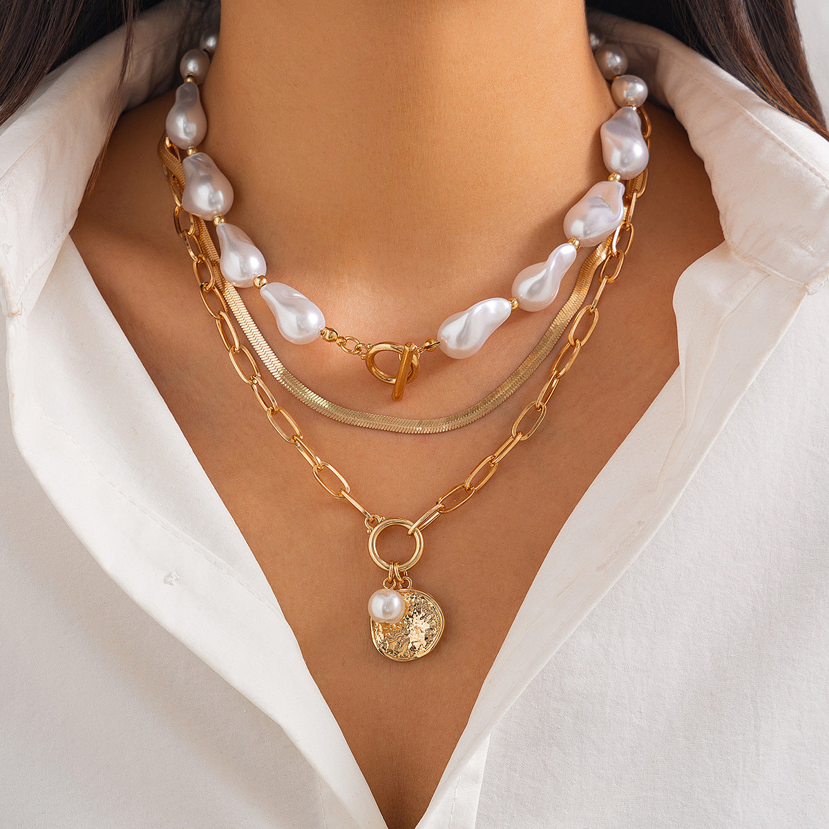 Collana pendente geometrica vintage barocca in lega con finitura placcata e catena a serpente da donna