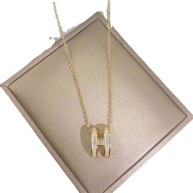 Collar Minimalista de Lujo en Acero de Titanio con Forma de H, Incrustación de Piedra Ojo de Gato y Acentos de Diamantes de Imitación en Cadena Tipo O