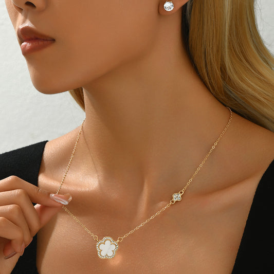 Conjunto de collar con colgante de flor de ciruelo minimalista y pendientes de aleación con incrustaciones de diamantes de imitación para mujer