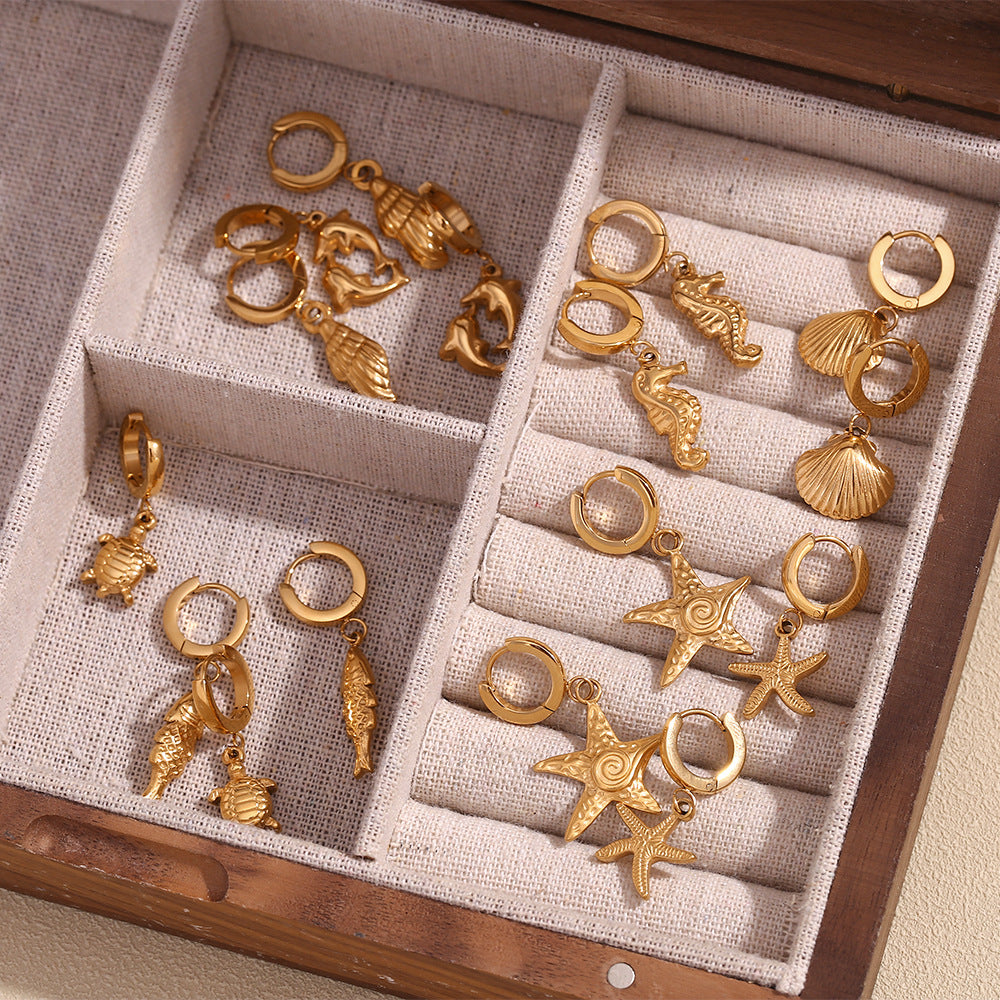 Pendientes Minimalistas de Tortuga, Caballito de Mar y Delfín de Moda en Acero Inoxidable con Baño de Oro de 18K para Mujer