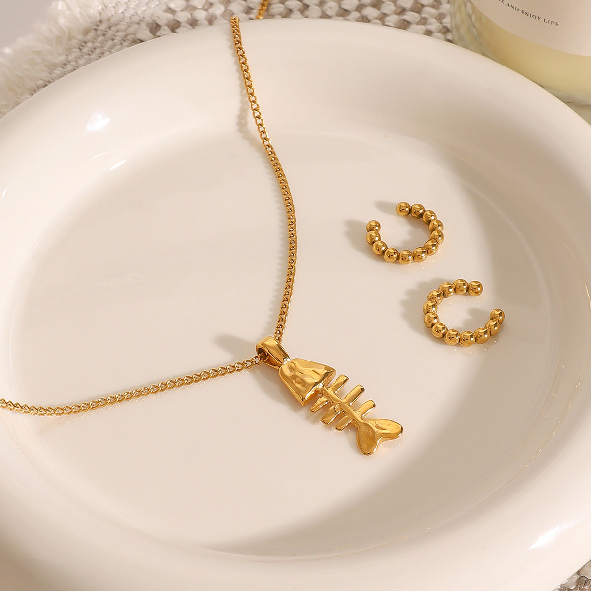 Collana con Pendente a Pesce Geometrico da Donna in Acciaio Inossidabile con Ciondolo in Acciaio al Titanio e Finitura Placcata