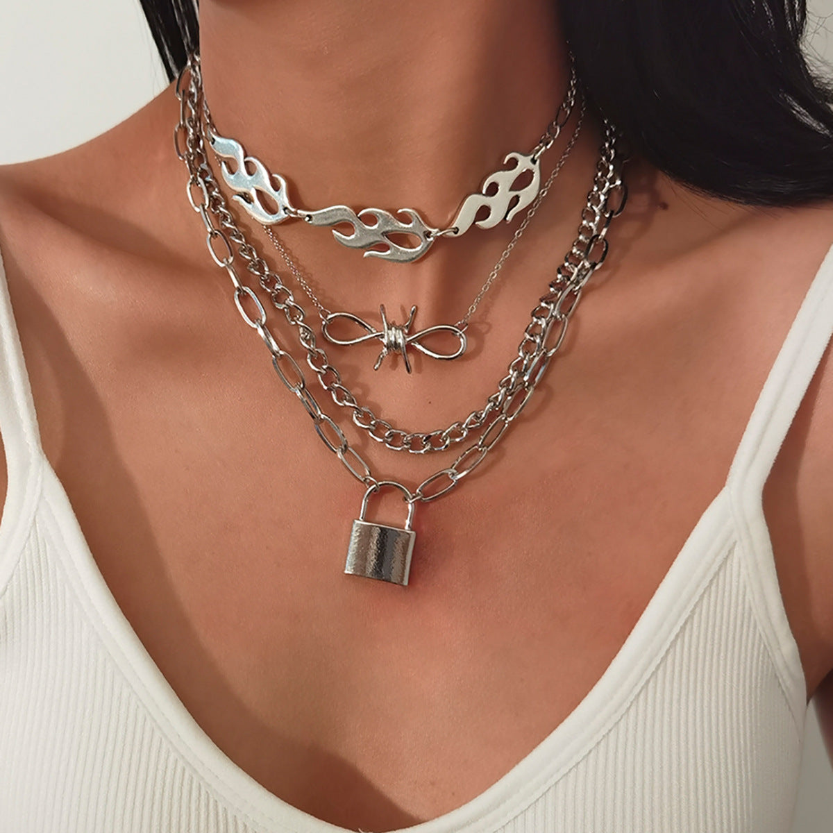 Collana vintage minimalista da donna con ciondolo geometrico a chiave lucchetto in lega