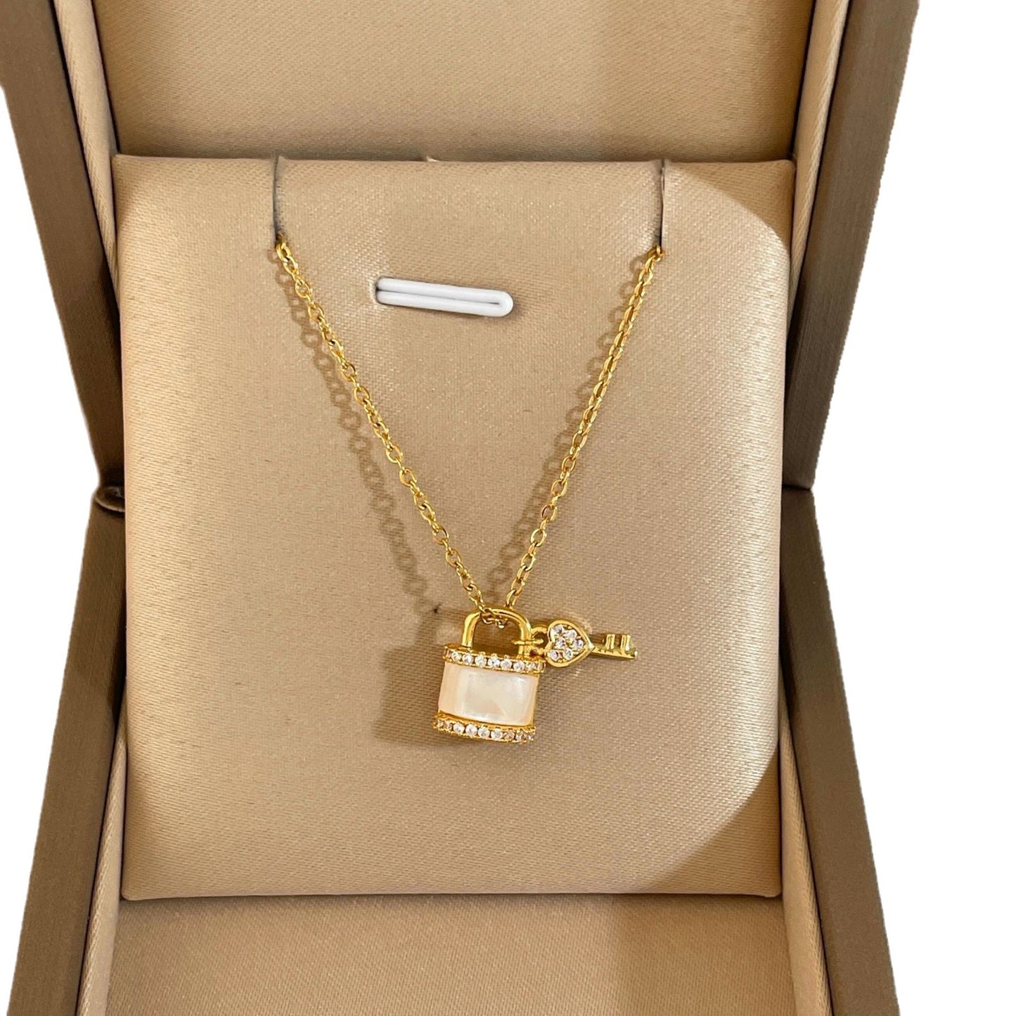 Minimalist Geometric Titanium Steel Plated Necklace for Women with Wavy Chain Elegant Sweater Chain for Fall and Winter
