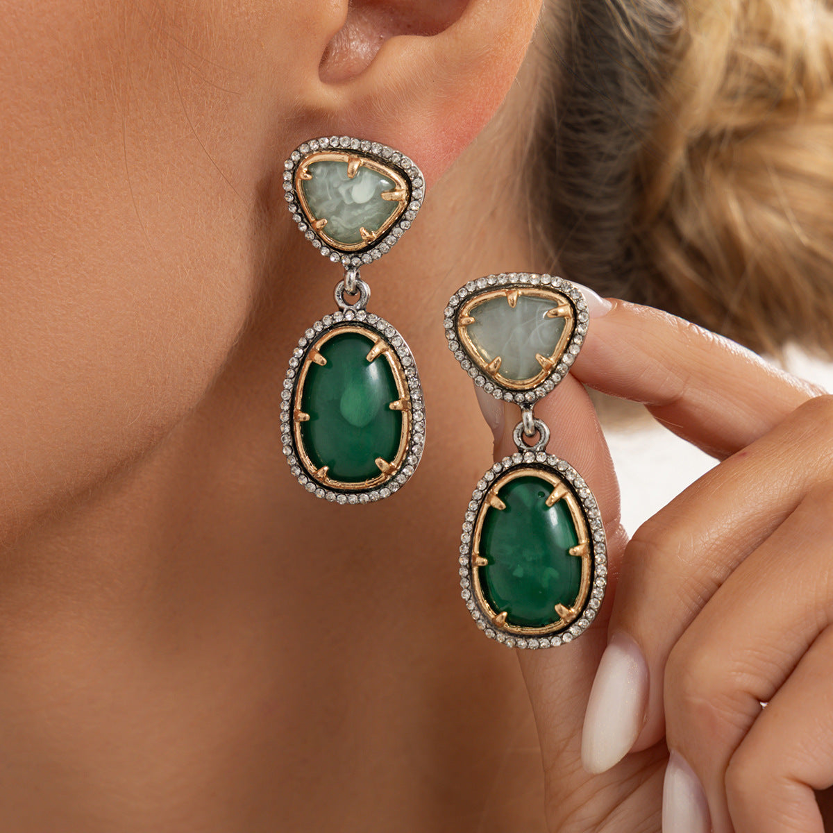 Vintage Geometric Teardrop Rhinestone Inlaid Resin Plated Zinc Alloy Earrings for Women