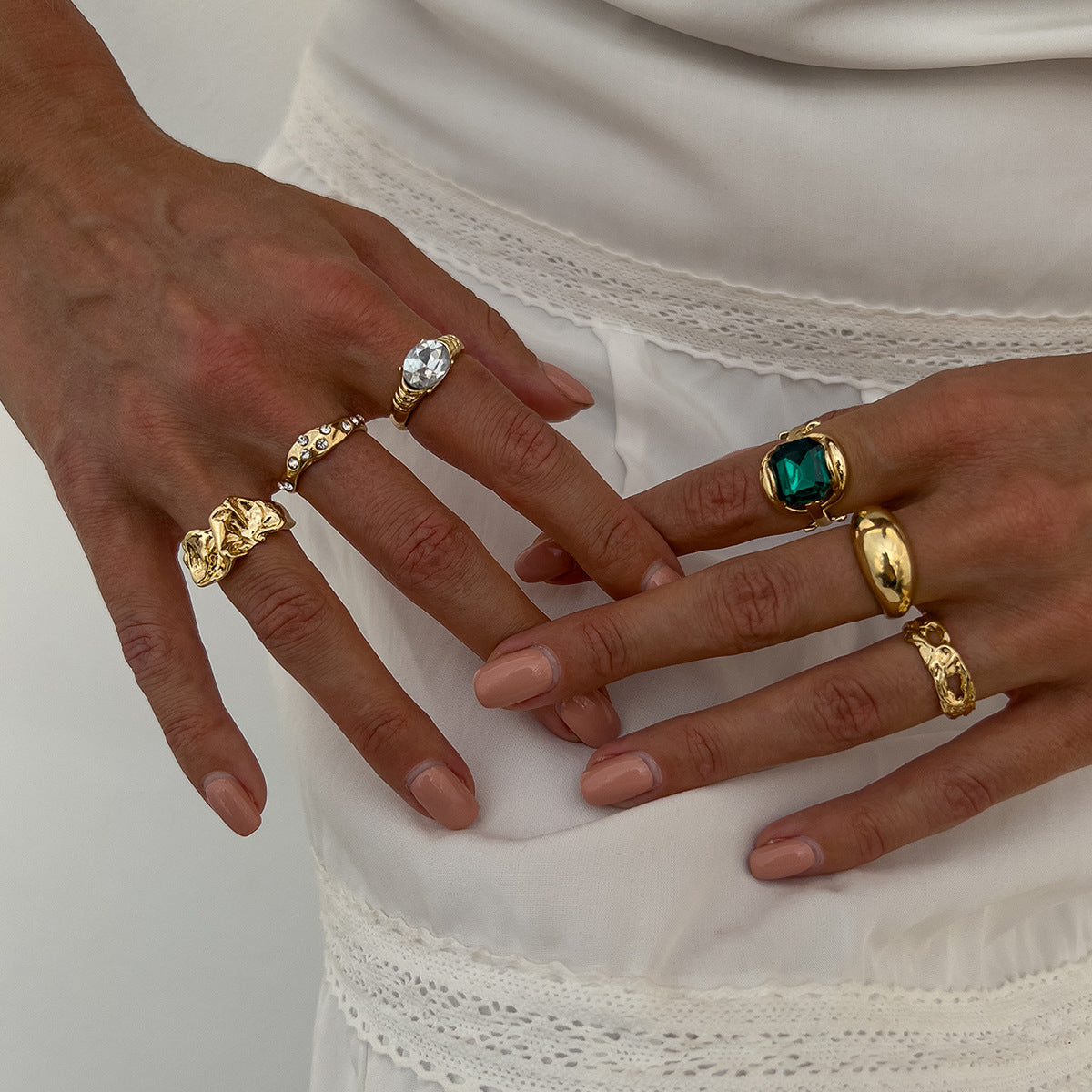 Set di anelli da donna vintage in lega geometrica con intarsi di strass e fascia aperta ondulata