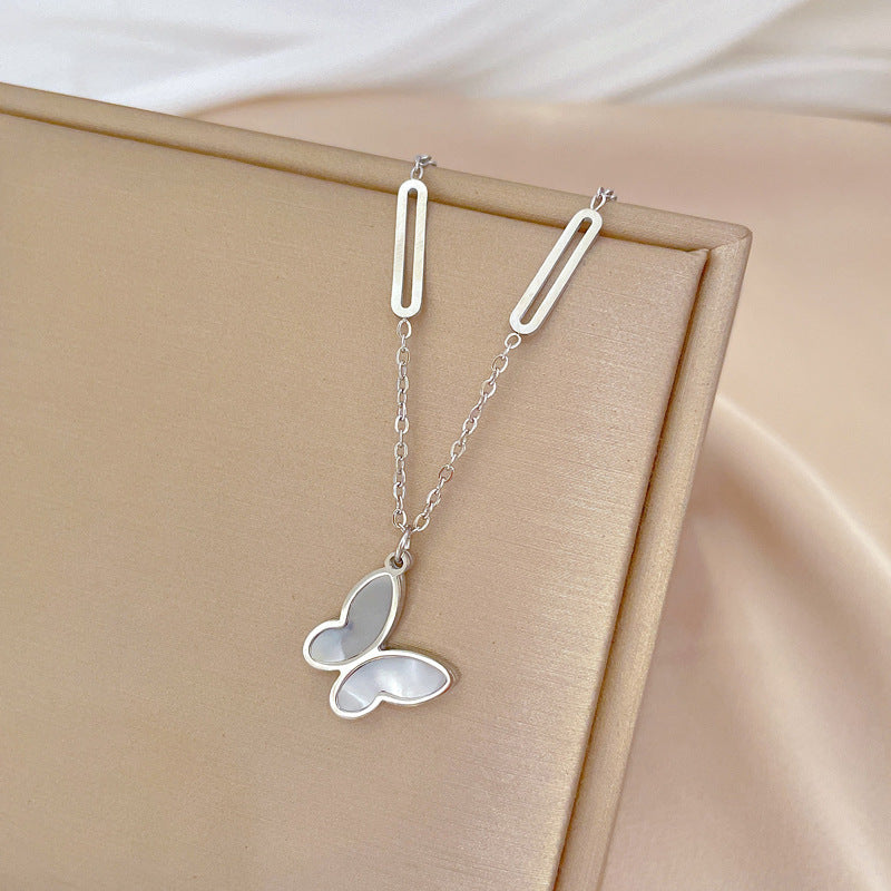 Collar con colgante de mariposa minimalista de acero de titanio con baño de oro para mujer y hombre