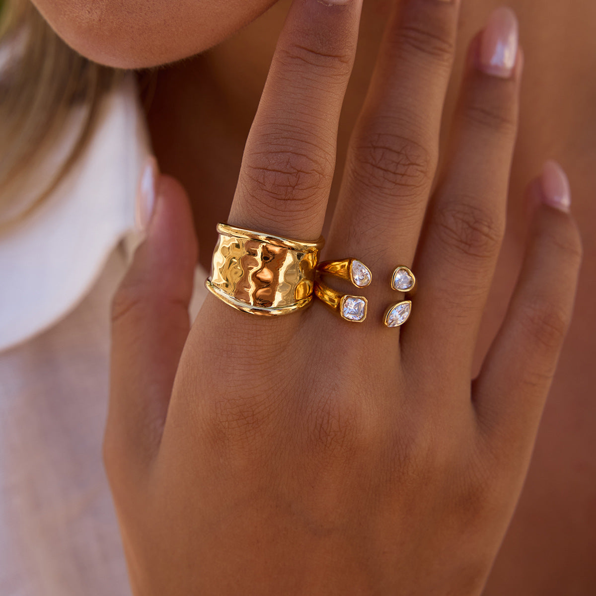 Anello geometrico in acciaio al titanio con intarsio di strass per donna, gioielli di moda in acciaio inossidabile placcato con accento a cuore