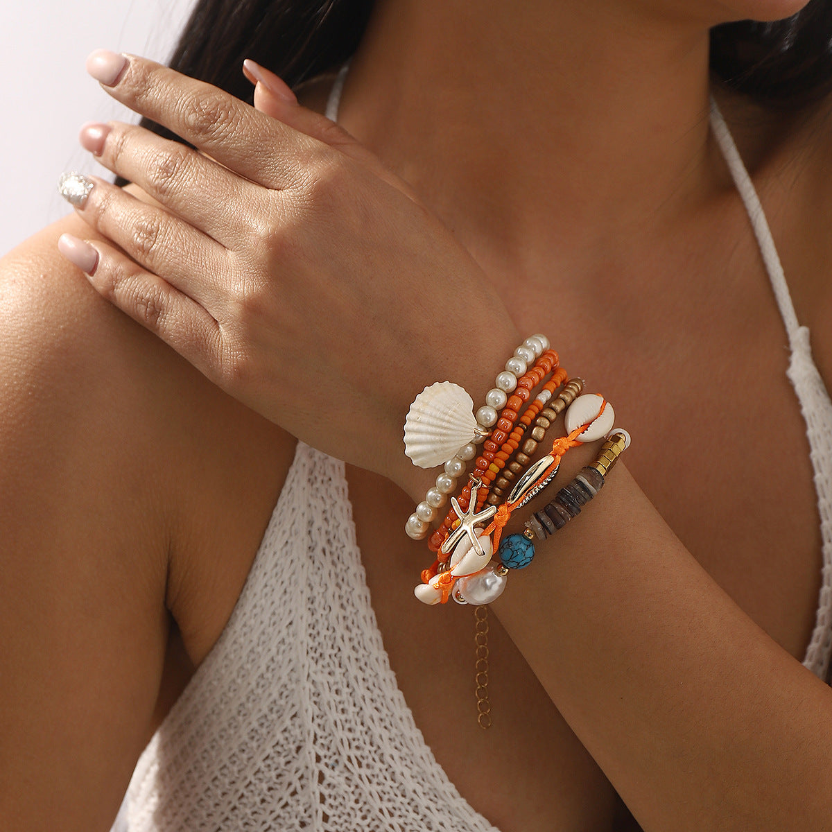 Set di braccialetti bohémien fatti a mano con perline e ciondoli a conchiglia e stella marina, base in lega con perle simulate e perline in vetro