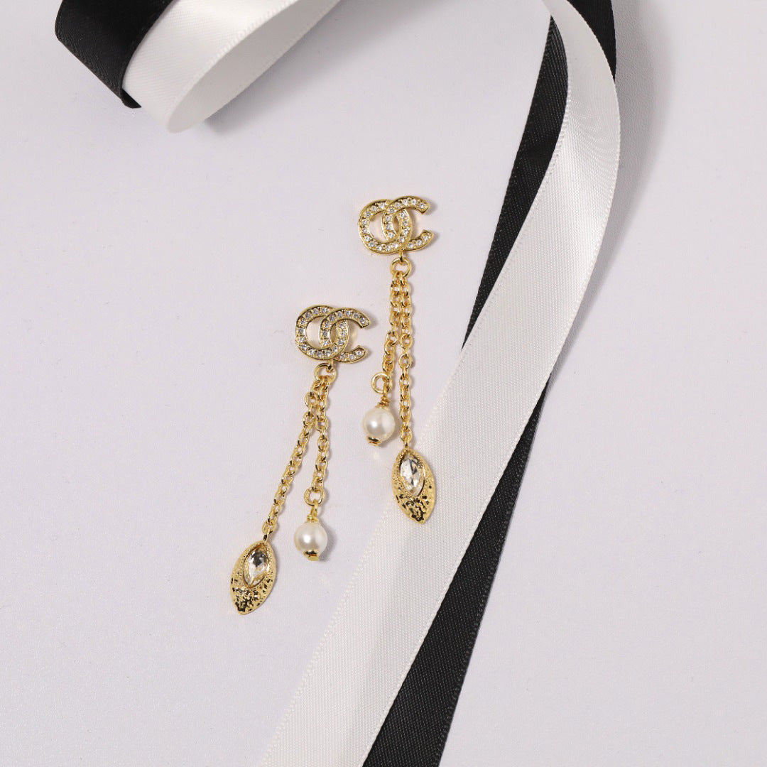 Orecchini floreali vintage in ottone placcato oro