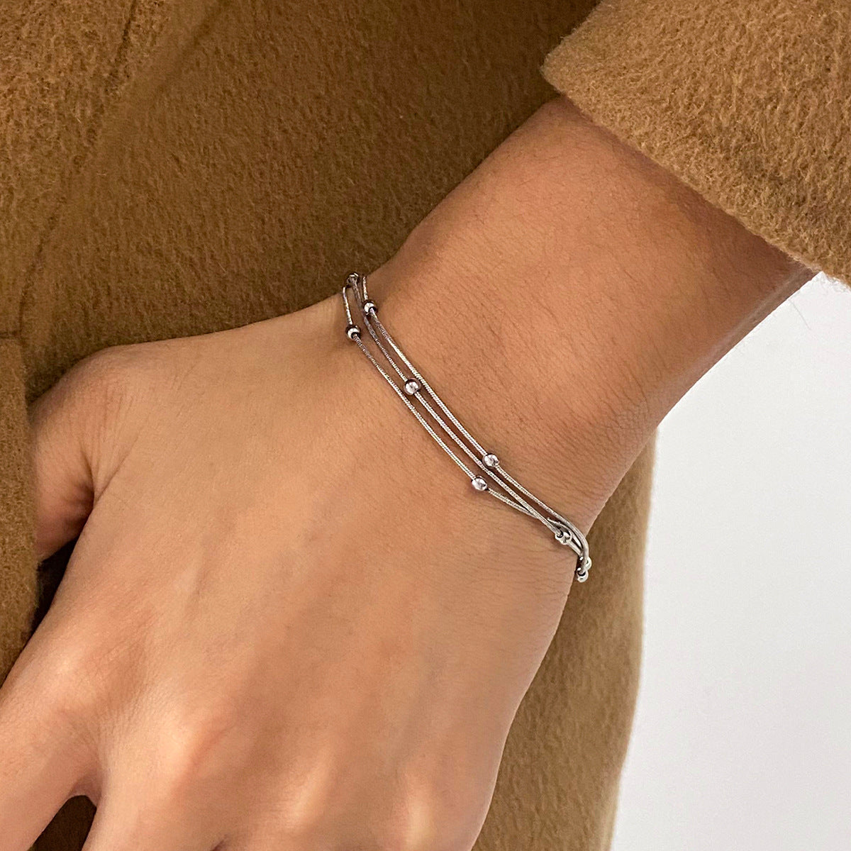 Pulsera apilable multicapa de acero inoxidable chapado en oro con diseño lineal geométrico para mujer