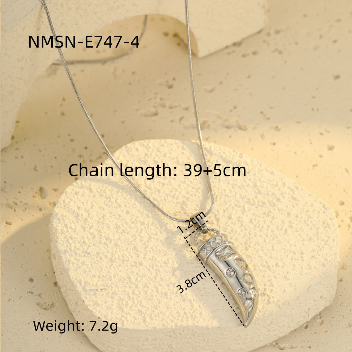 Collana con ciondolo a corno geometrico alla moda in acciaio inossidabile con intarsio di zirconi colorati da donna, catena ipoallergenica placcata per clavicola
