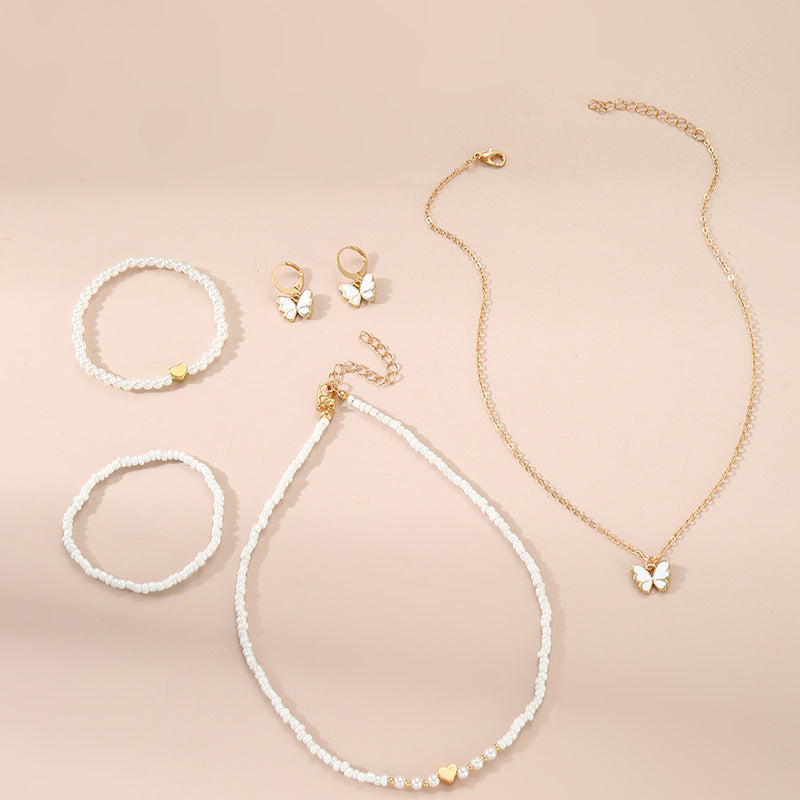 Set collana con ciondolo a farfalla fatto a mano per bambini con perline bianche e ciondolo in lega in stile fresco