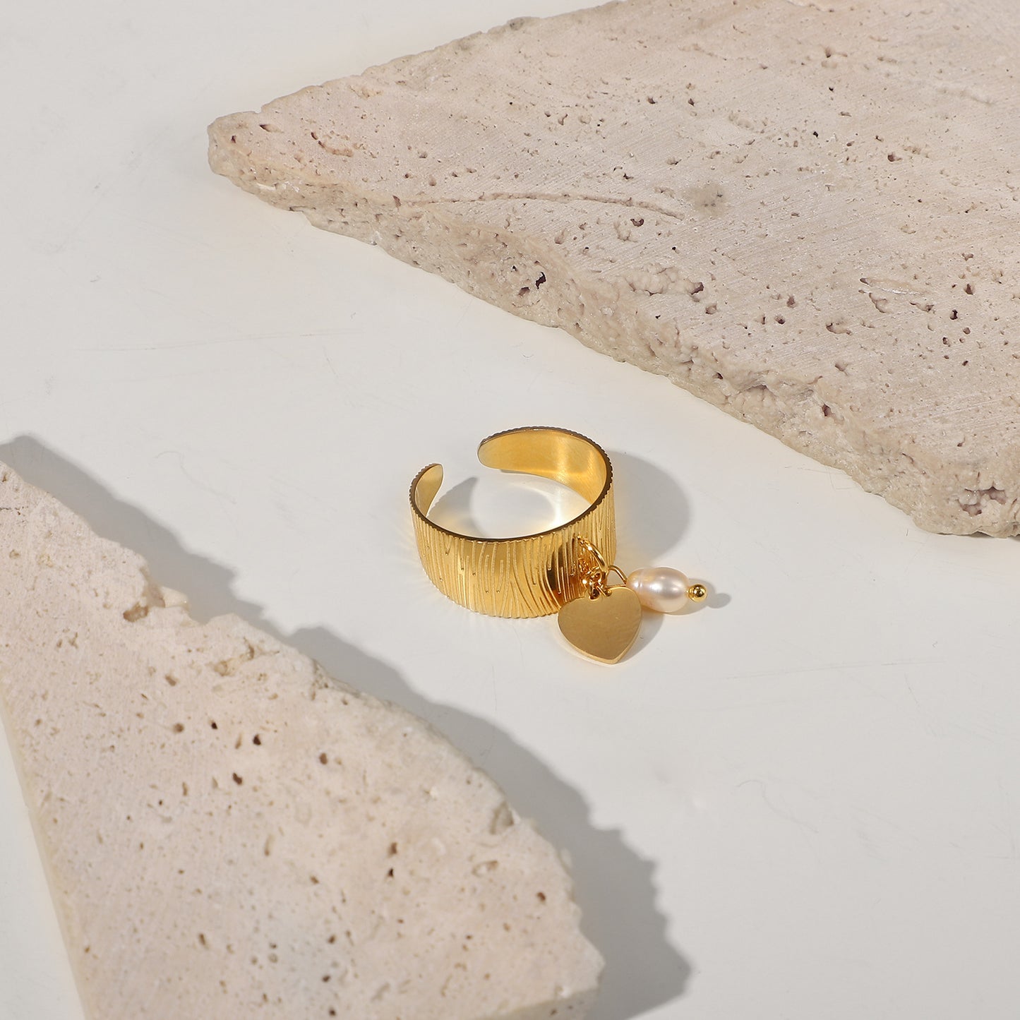 Anello da donna in acciaio inossidabile a forma geometrica con placcatura in oro 18 carati e pendente di perle, design a fascia aperta