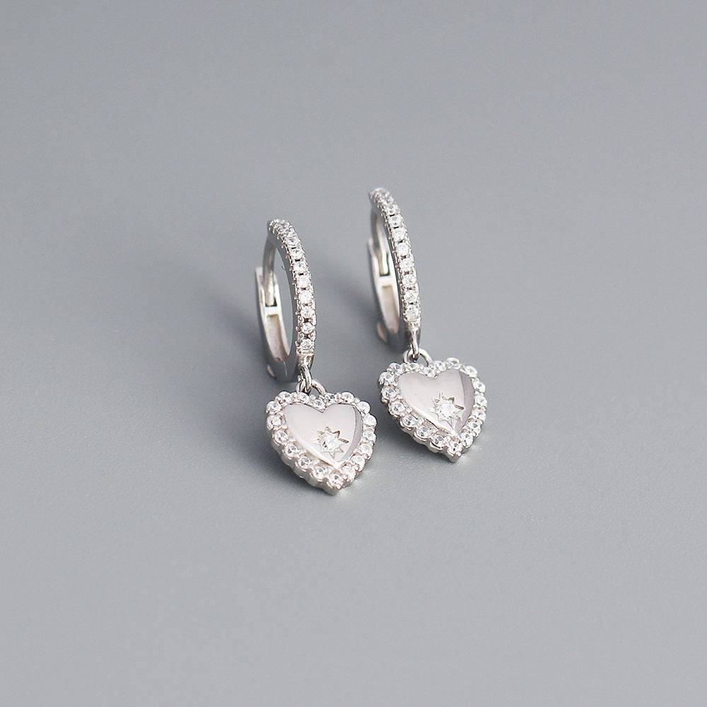 Orecchini a perno minimalisti a forma di cuore in argento sterling con intarsio completo di strass per donna